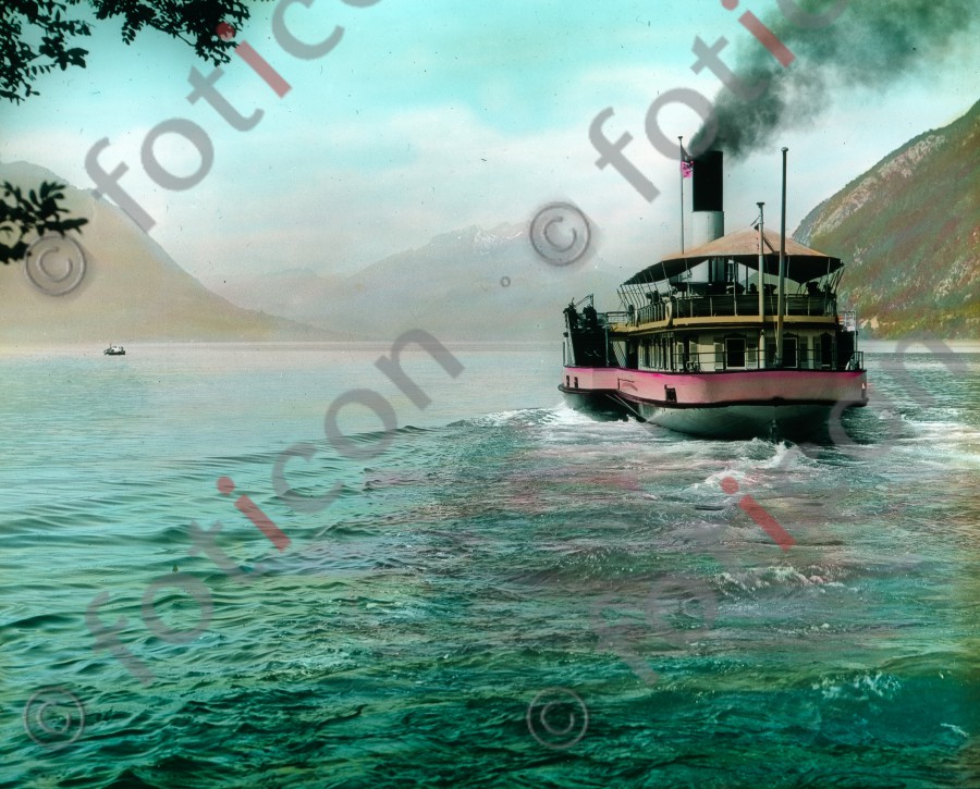 Dampfer auf dem Vierwaldstädtersee | Steamer on Lake Lucerne - Foto foticon-simon-021-011.jpg | foticon.de - Bilddatenbank für Motive aus Geschichte und Kultur